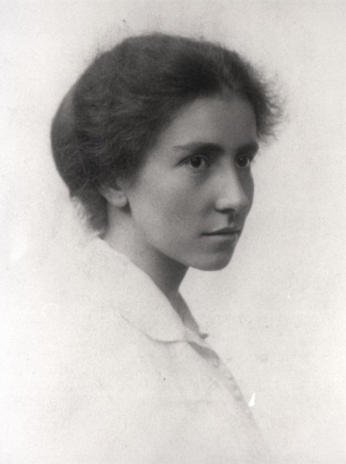Foto 1. Dorothy Garrod en su juventud. Fotografía de Elliott & Fry, década de 1920.